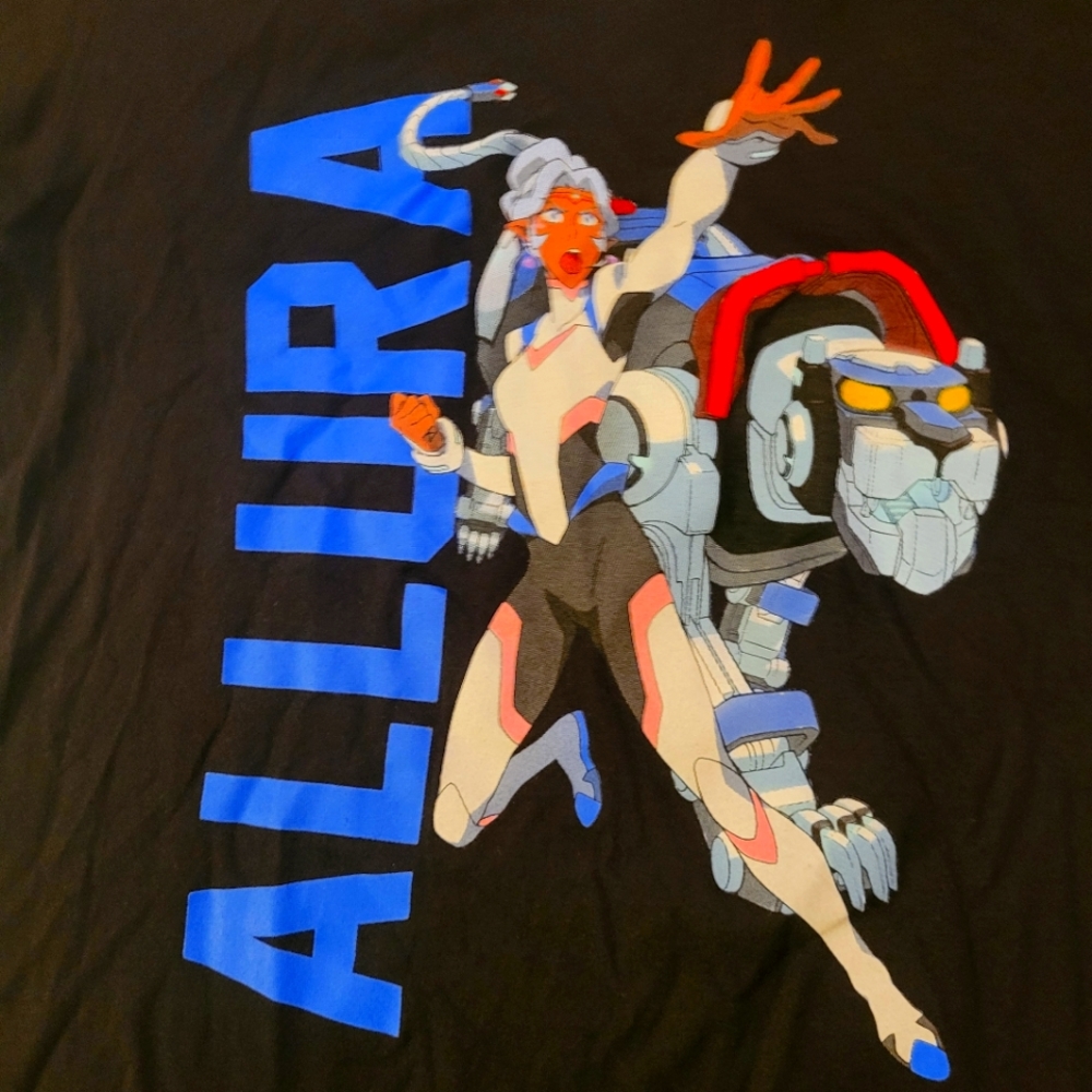 Voltron Princess Allura and the Blue Lion T shirt.Says XL fits Large